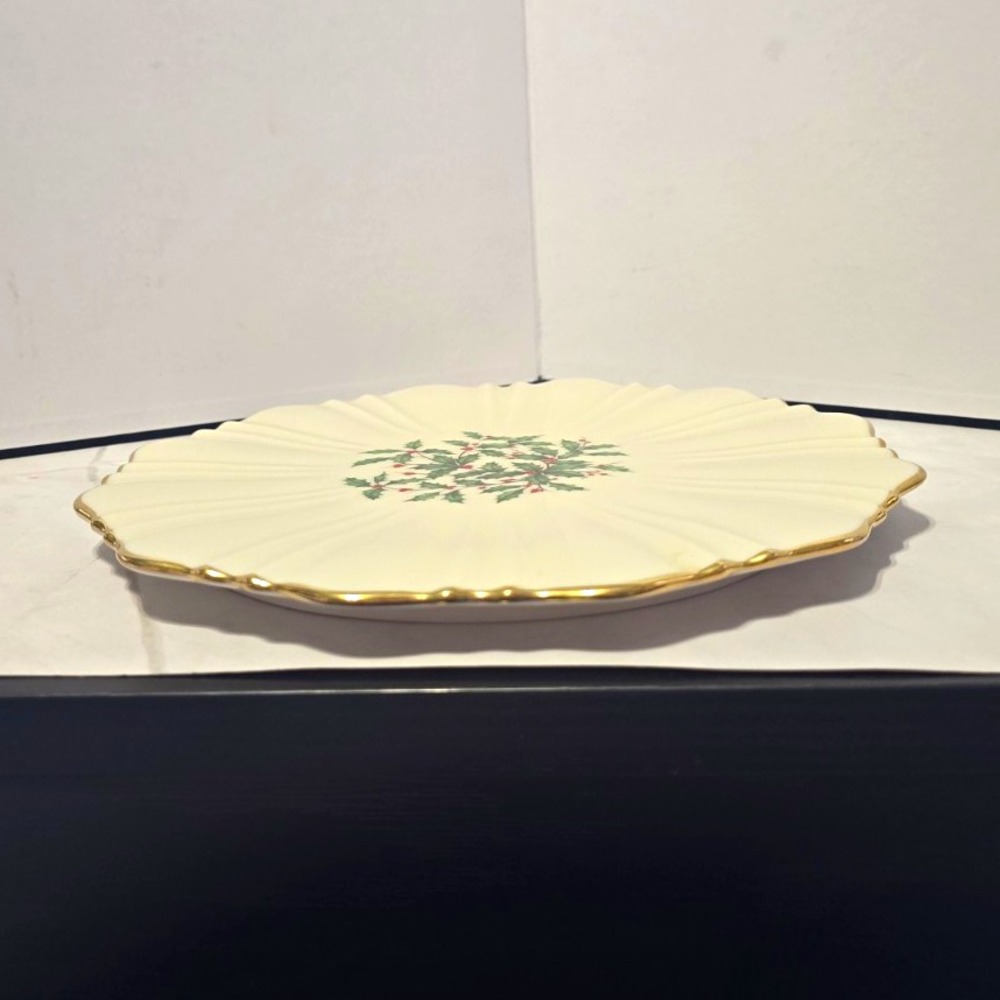 Lenox Holiday Holly Round Ceramic Trivet Ivory Gold Green Red MPN 1-211-4608